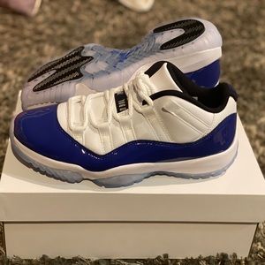 Air Jordan 11 concord lows